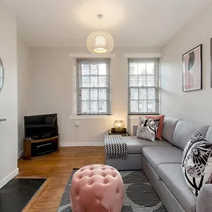 Altido Unique & Stylish Grassmarket Apt - Close To Castle Edinburgh